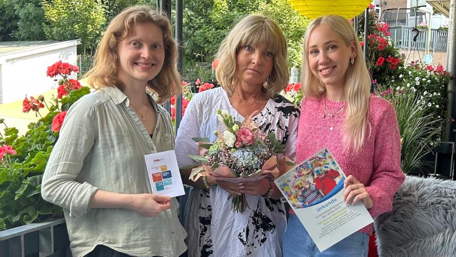 
		Anja Sondermann with pme team members at the award ceremony for Child Day Carer of the Year 2025
	